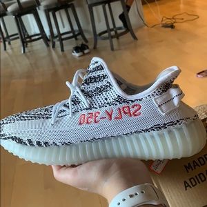 Zebra yeezy boost 350 comes with OG box